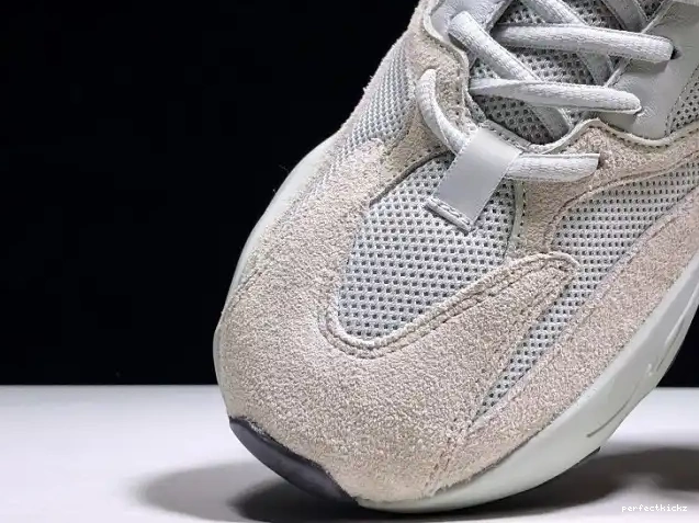 v2 Yeezy Adidas 700 Salt Boost EG7487 0513